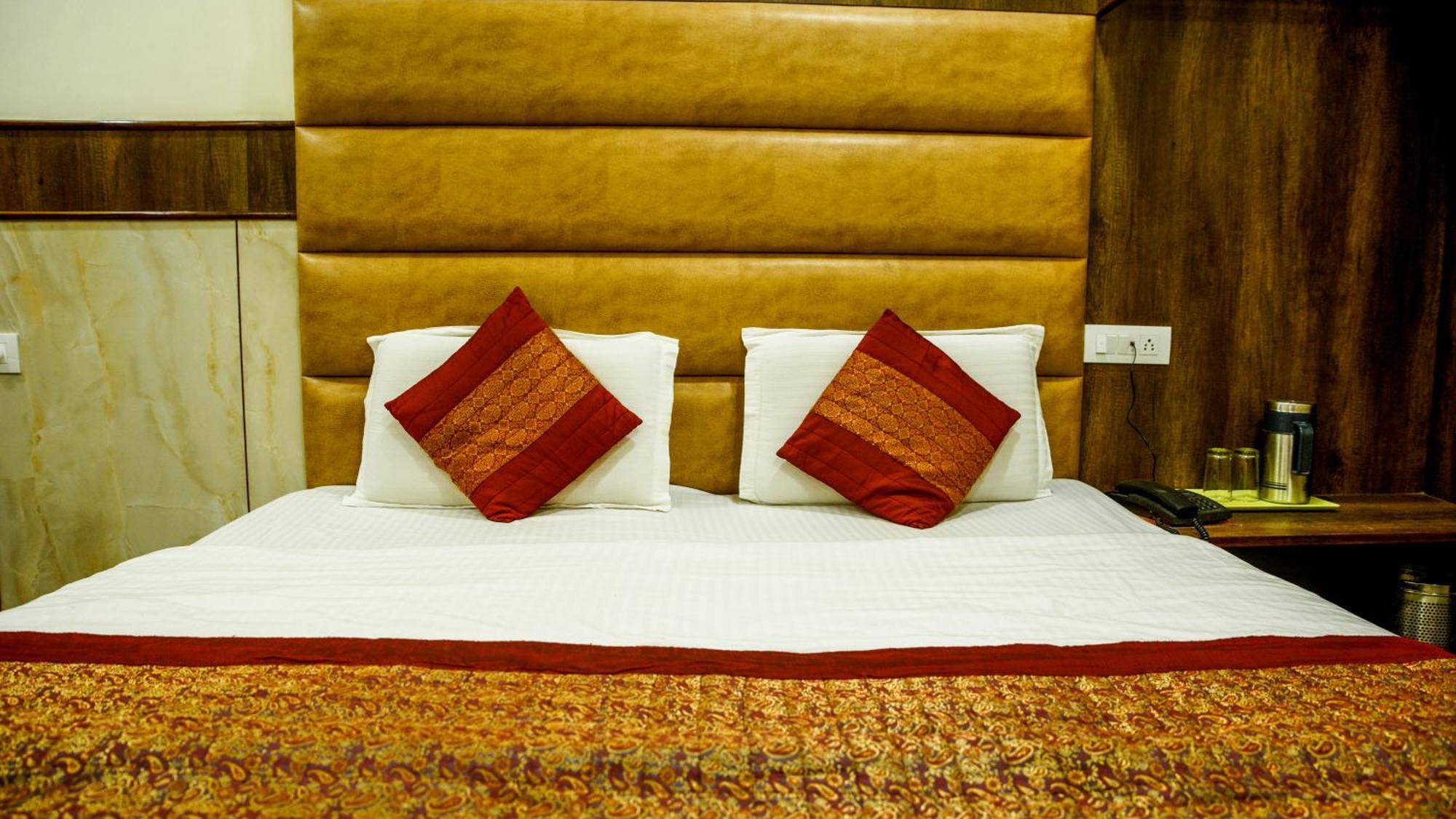 Hotel Raghunath Jammu Buitenkant foto